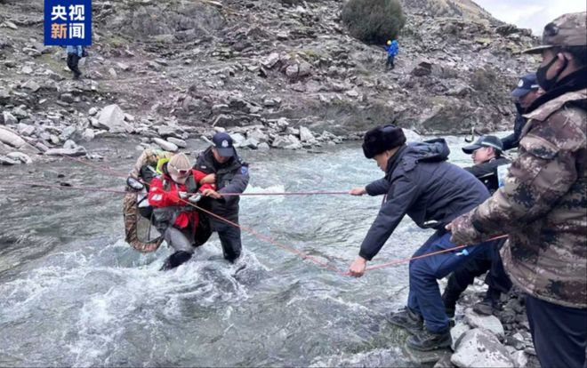 项攀登入围2025年金冰镐奖 犀牛说pg电子网站长假多地徒步遇险；中国四(图20)