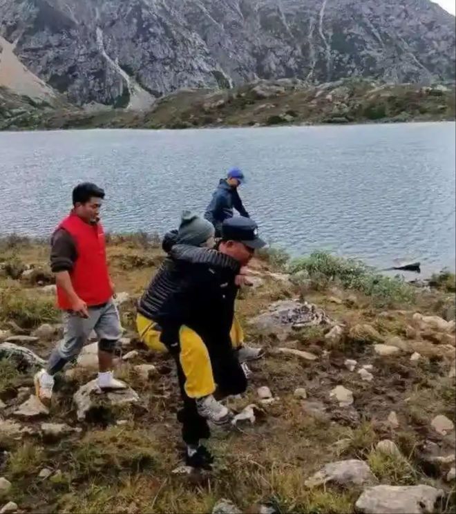 项攀登入围2025年金冰镐奖 犀牛说pg电子网站长假多地徒步遇险；中国四(图23)