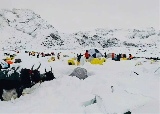 项攀登入围2025年金冰镐奖 犀牛说pg电子网站长假多地徒步遇险；中国四(图31)